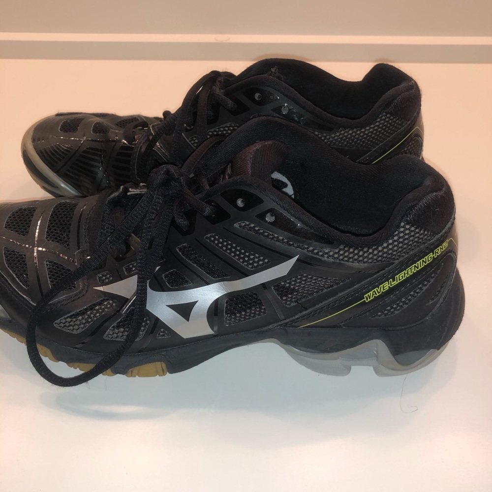 Volleyball shoes
